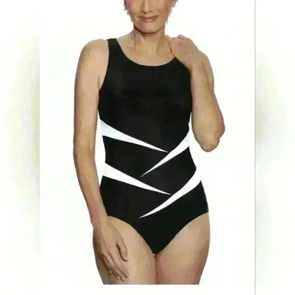 NWT women's swimsuit - Picture 1 of 8